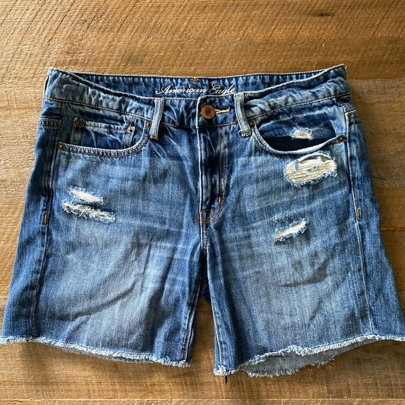 AE Women’s boyfriend fit jean shorts size 6 - Picture 1 of 2
